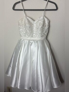 Prom corset dress with pockets from boutique shop Lola’s  in Manalapan XS